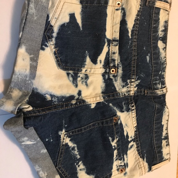 Acid Wash (Forever 21 shorts) - Picture 3 of 7